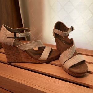 Toms natural wedges